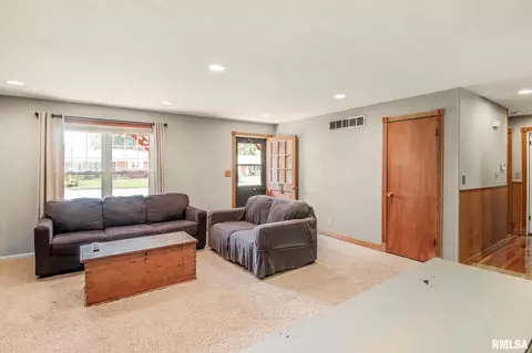 935 E Madison St, Morton, IL 61550 photo 14