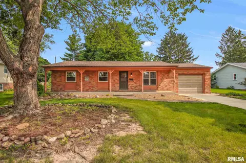 935 E Madison St, Morton, IL 61550 photo 2