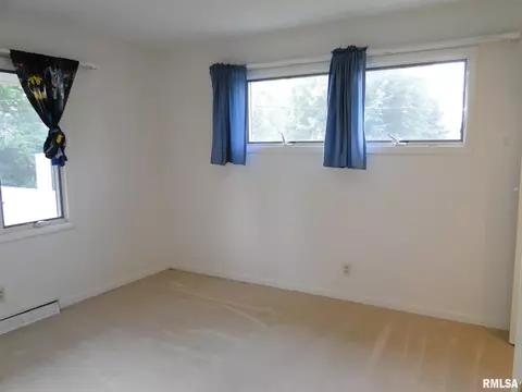 100 Holden Ter, Macomb, IL 61455 photo 16