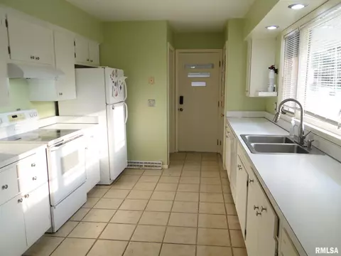 100 Holden Ter, Macomb, IL 61455 photo 11