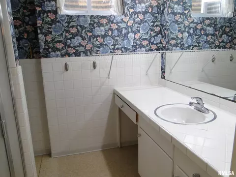 100 Holden Ter, Macomb, IL 61455 photo 23