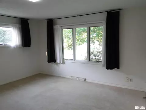 100 Holden Ter, Macomb, IL 61455 photo 14