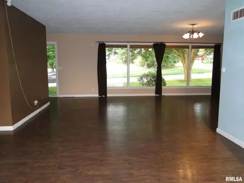 100 Holden Ter, Macomb, IL 61455 photo 10
