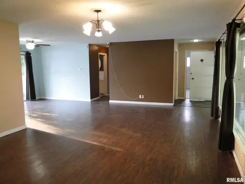 100 Holden Ter, Macomb, IL 61455 photo 5