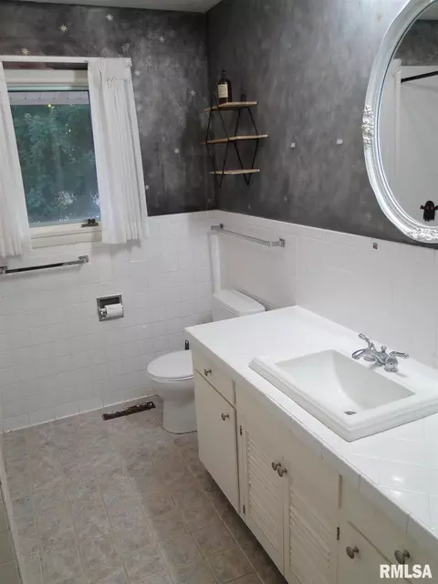 100 Holden Ter, Macomb, IL 61455 photo 18