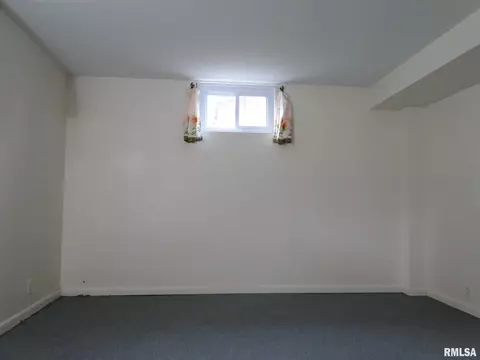 100 Holden Ter, Macomb, IL 61455 photo 27