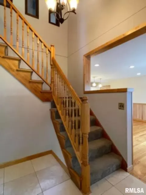 617 Memorial Dr, Macomb, IL 61455 photo 5