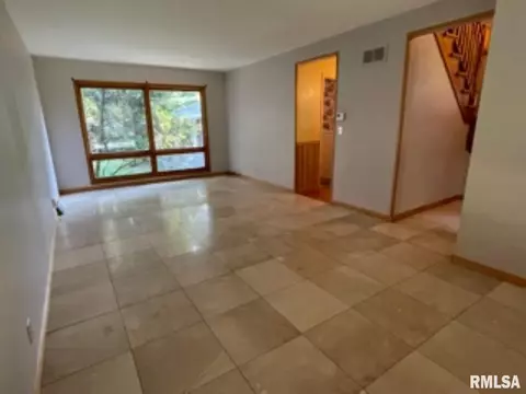 617 Memorial Dr, Macomb, IL 61455 photo 6