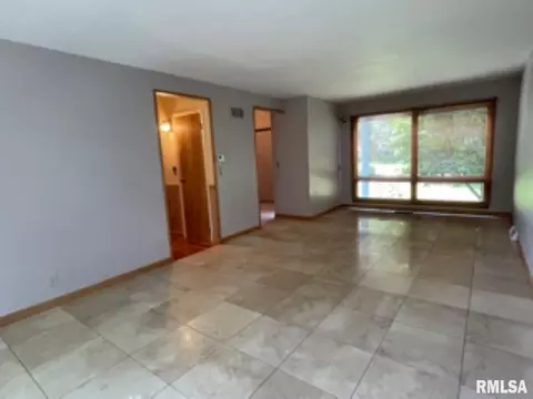 617 Memorial Dr, Macomb, IL 61455 photo 7