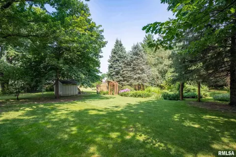 708 W Davison St, Roanoke, IL 61561 photo 40