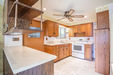 708 W Davison St, Roanoke, IL 61561 photo 10