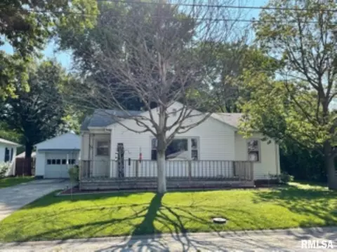 729 S Madison St, Macomb, IL 61455 photo 2