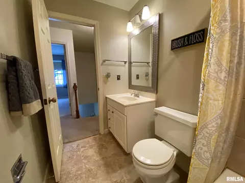 70 Arlington Dr, Macomb, IL 61455 photo 14