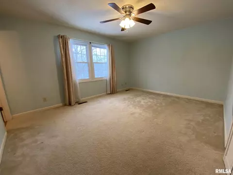 70 Arlington Dr, Macomb, IL 61455 photo 18