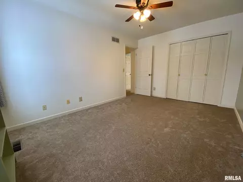 70 Arlington Dr, Macomb, IL 61455 photo 17