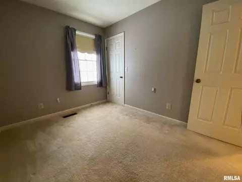 70 Arlington Dr, Macomb, IL 61455 photo 16