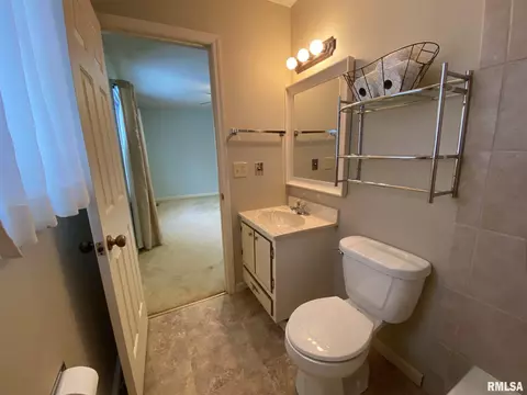 70 Arlington Dr, Macomb, IL 61455 photo 21