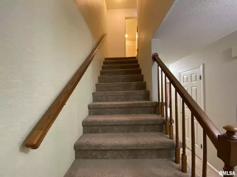 70 Arlington Dr, Macomb, IL 61455 photo 12