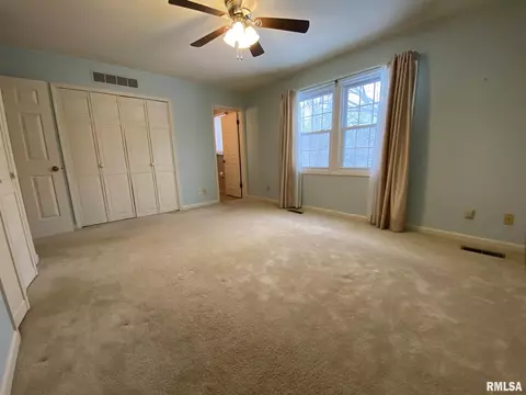 70 Arlington Dr, Macomb, IL 61455 photo 19