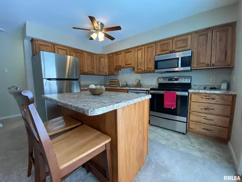 70 Arlington Dr, Macomb, IL 61455 photo 6