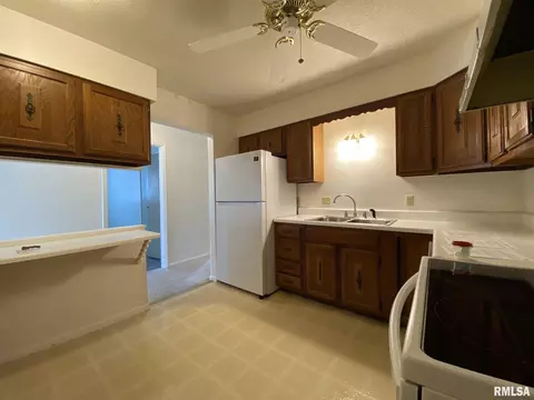 9 Cedar Dr, Macomb, IL 61455 photo 7