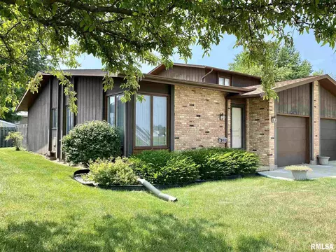9 Cedar Dr, Macomb, IL 61455 photo 1