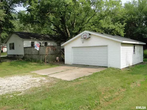 228 N Lamoine St, Macomb, IL 61455 photo 3