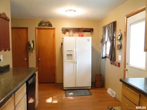 228 N Lamoine St, Macomb, IL 61455 photo 10