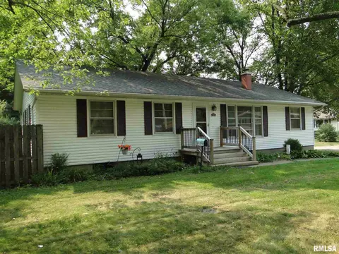 228 N Lamoine St, Macomb, IL 61455 photo 2