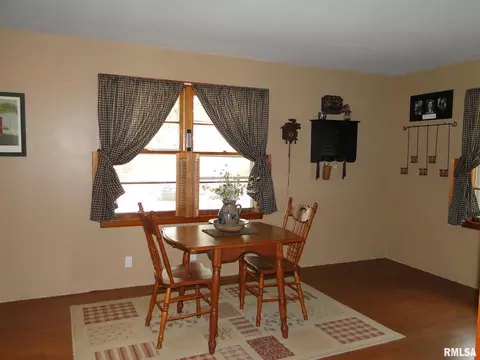 228 N Lamoine St, Macomb, IL 61455 photo 6
