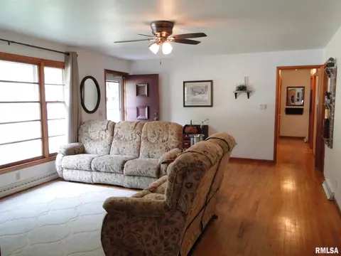 228 N Lamoine St, Macomb, IL 61455 photo 4