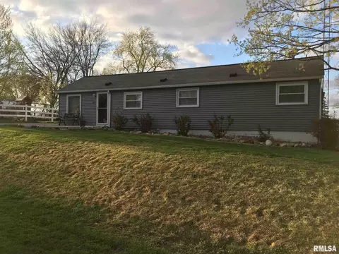 204 E South St, Table Grove, IL 61482 photo 1