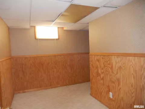 621 E Piper St, Macomb, IL 61455 photo 38