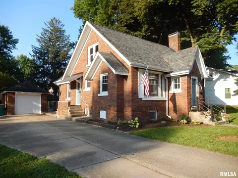 621 E Piper St, Macomb, IL 61455 photo 1