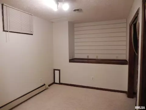 621 E Piper St, Macomb, IL 61455 photo 37