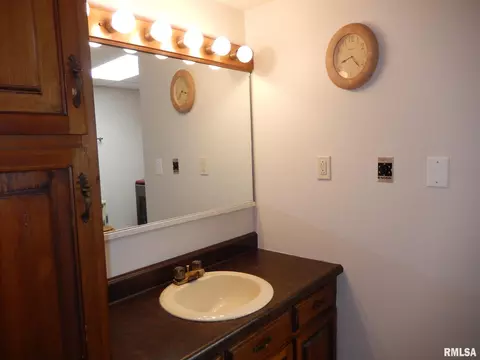 621 E Piper St, Macomb, IL 61455 photo 39