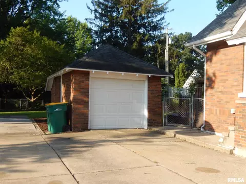 621 E Piper St, Macomb, IL 61455 photo 7