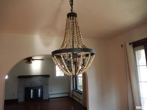 621 E Piper St, Macomb, IL 61455 photo 12