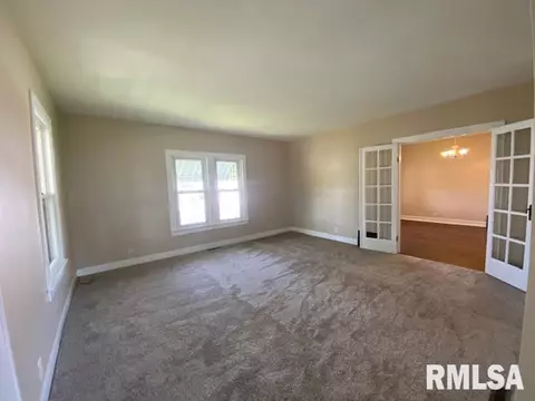 541 E Chestnut St, Canton, IL 61520 photo 3