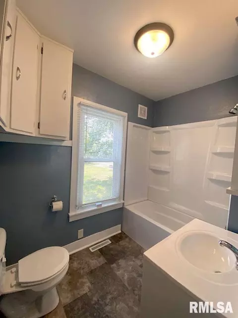 541 E Chestnut St, Canton, IL 61520 photo 20