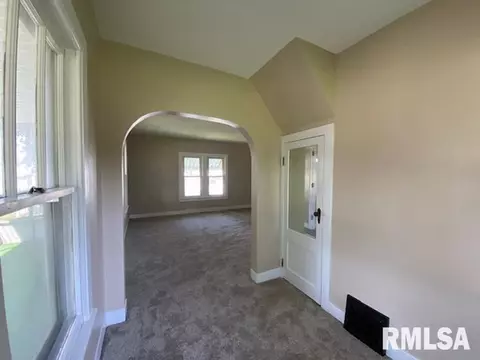 541 E Chestnut St, Canton, IL 61520 photo 5