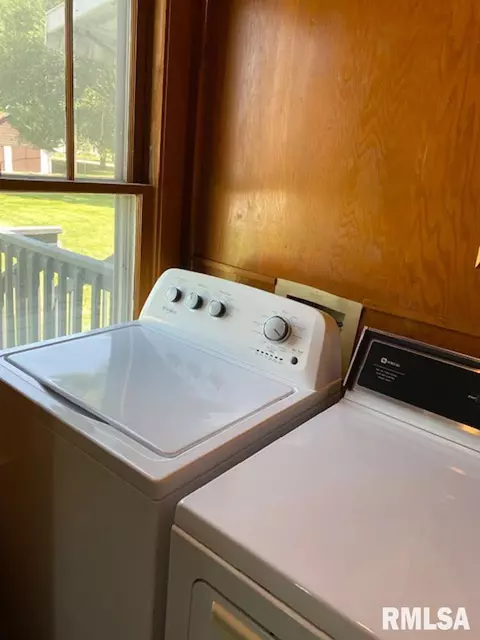 541 E Chestnut St, Canton, IL 61520 photo 17