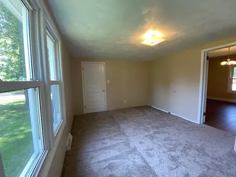 541 E Chestnut St, Canton, IL 61520 photo 11