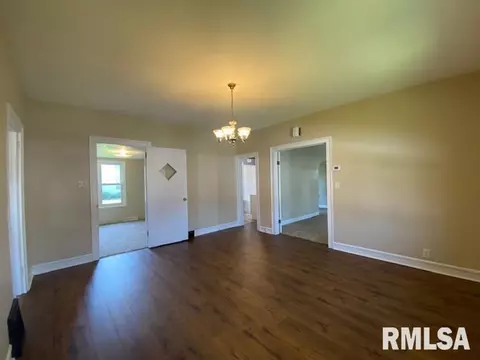 541 E Chestnut St, Canton, IL 61520 photo 10