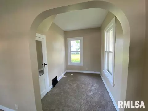 541 E Chestnut St, Canton, IL 61520 photo 4