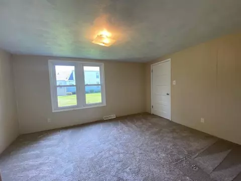 541 E Chestnut St, Canton, IL 61520 photo 12