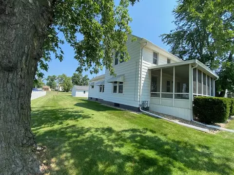 541 E Chestnut St, Canton, IL 61520 photo 34