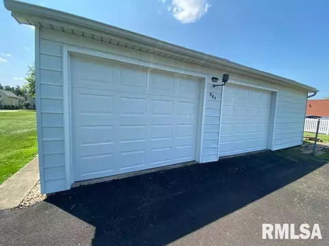 541 E Chestnut St, Canton, IL 61520 photo 36