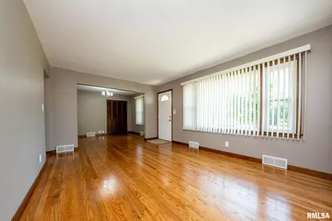 705 Spring St, Washington, IL 61571 photo 4
