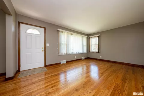 705 Spring St, Washington, IL 61571 photo 3